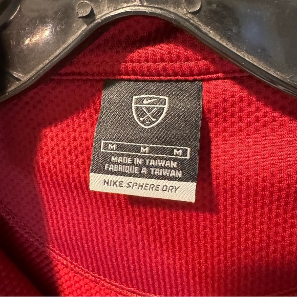 Nike Golf medium maroon long sleeve gold polo sleeves have been shortened - Picture 11 of 11